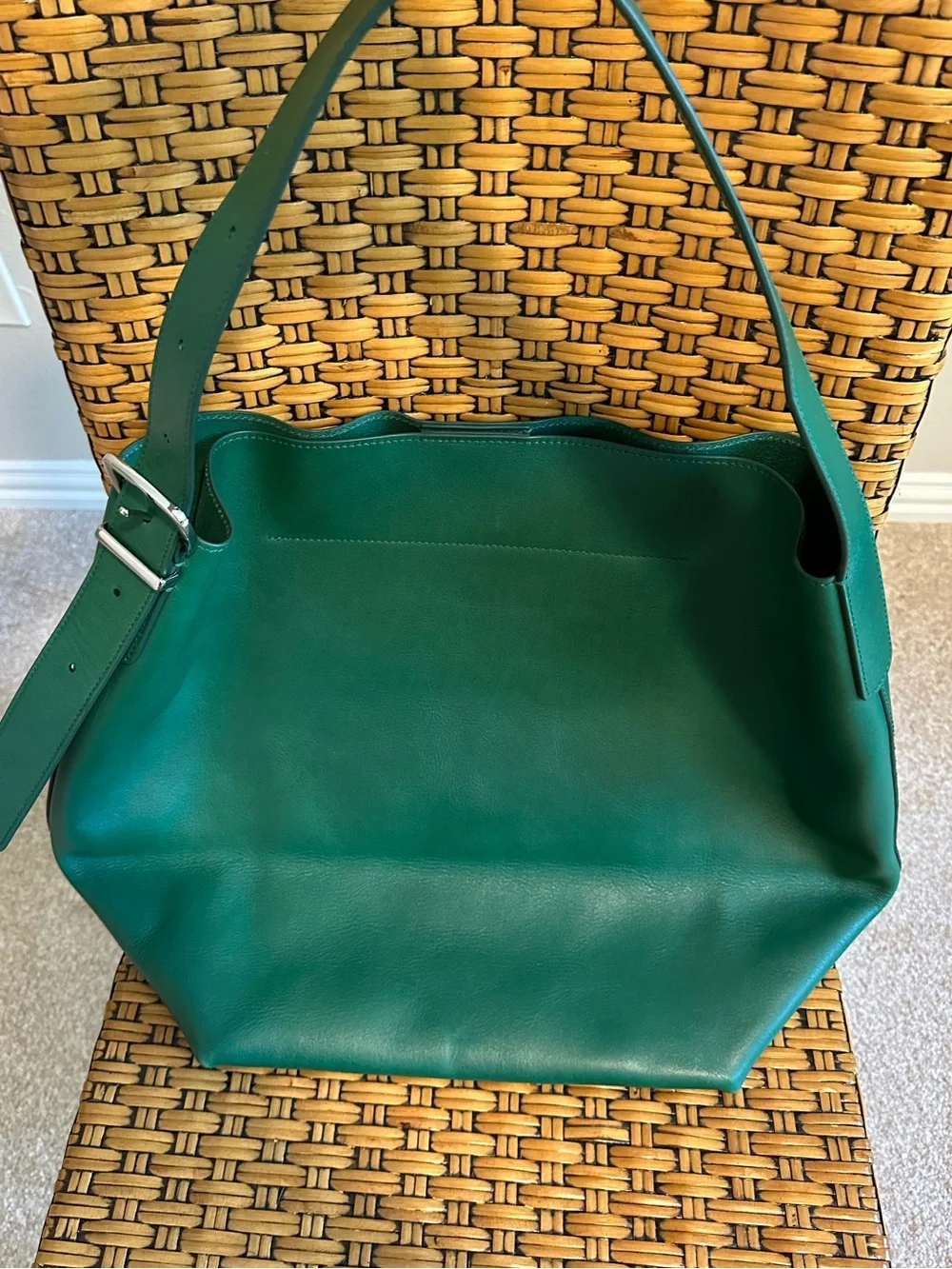 ☀️ New! MADEWELL Essential Extra-Large Bucket Tote in Golf Green